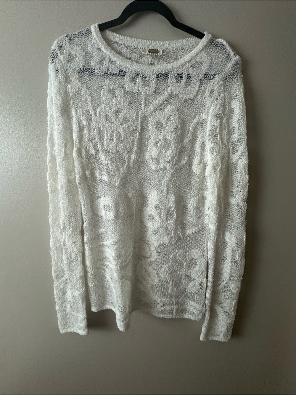 Gimmicks by BKE The Buckle Lightweight White Knit Floral Sweater Top Large